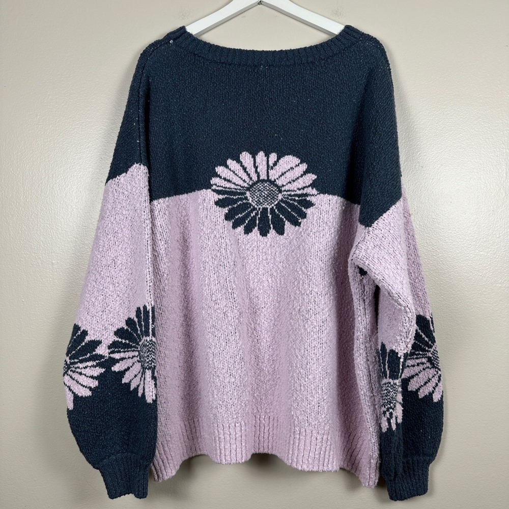 Free People Women's Medium Sweater Navy Lavender Daisy Floral Oversized Boho - Picture 2 of 8